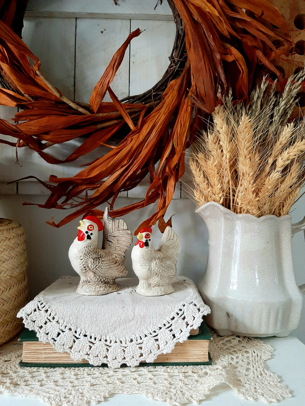 Vintage farmhouse Rooster & Hen Chicken Salt and Pepper Shakers - Set of 2 - Made in Japan